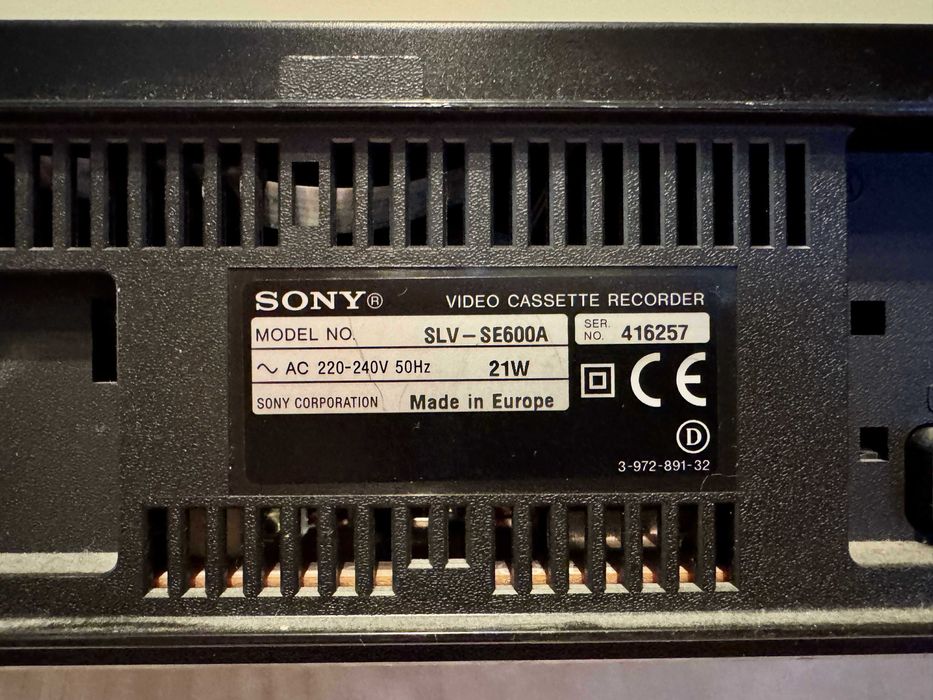 Videorecorder HI-FI Stereo  Loewe, Sony-defect