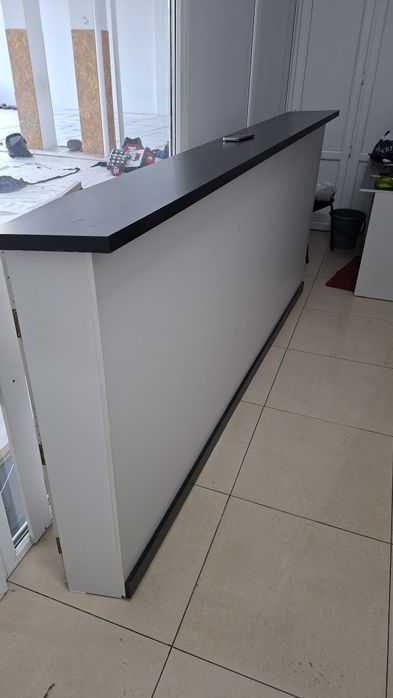 Стойка респепшен.