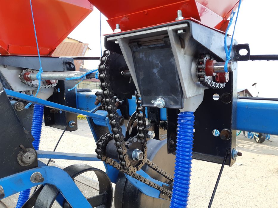 Piese Prasitoare / Cultivator 3 , 5 , 7 sectii cu fertilizare Mecanica Ceahlau Piatra Neamt