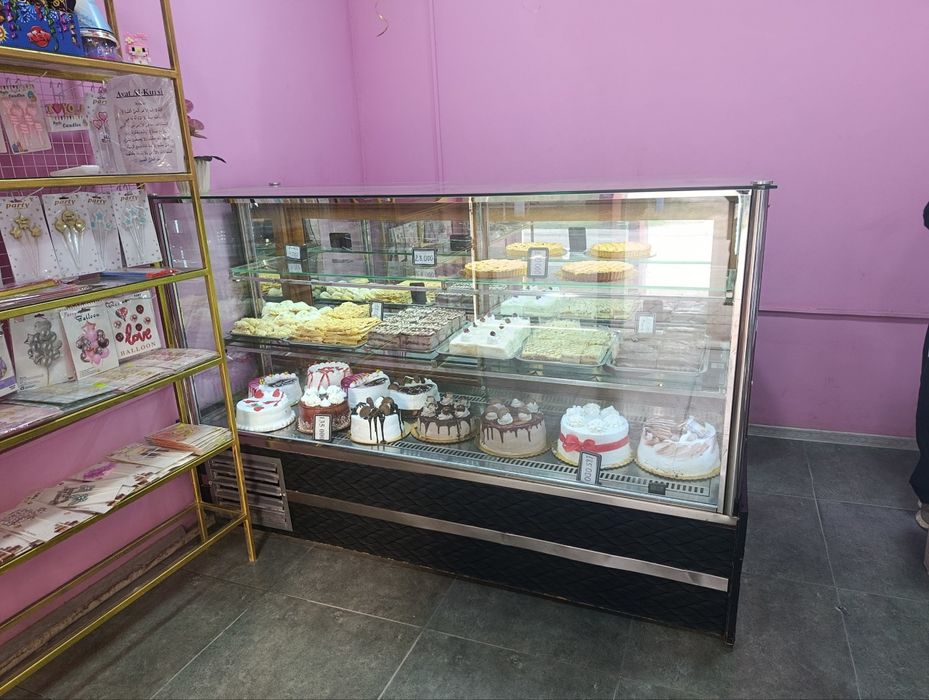 Витринный холодильник AZN