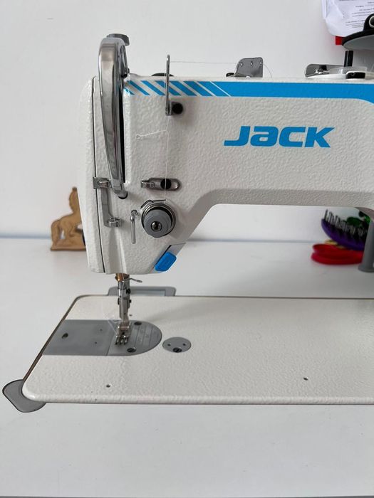 Швейная машина jack f4