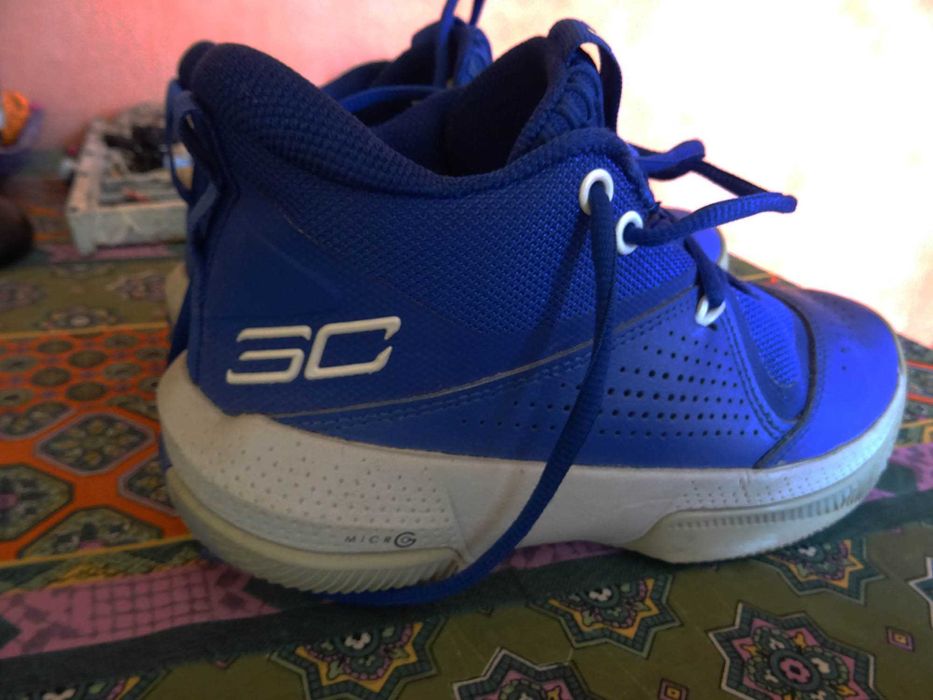 продавам маратонки under armour sc 3,номер 36,5 .