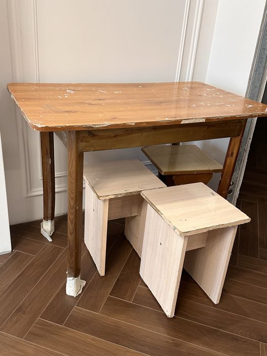 Стол с 3 табуретками