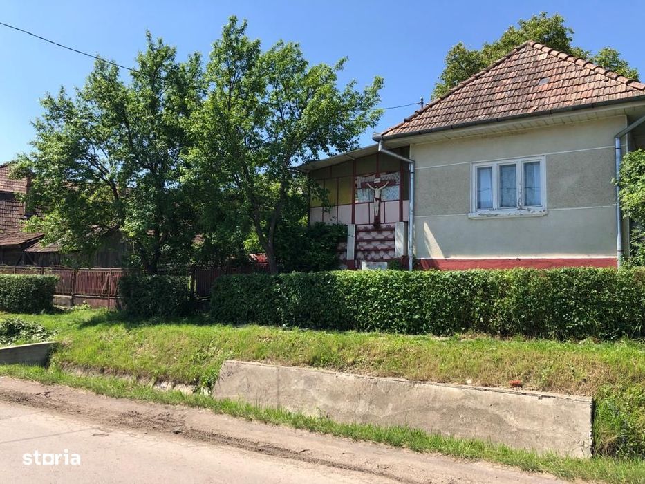 Casa 2 camere bucatarie 2 bai din cărămidă curte mare si teren Râciu