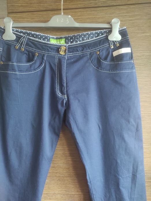 Дамска бяла ризка с панталон