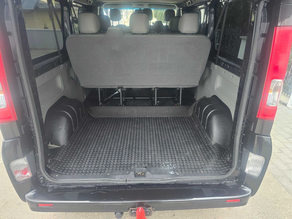 Renault Trafic 8+1 locuri