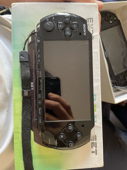 Psp 2000 sotiladi