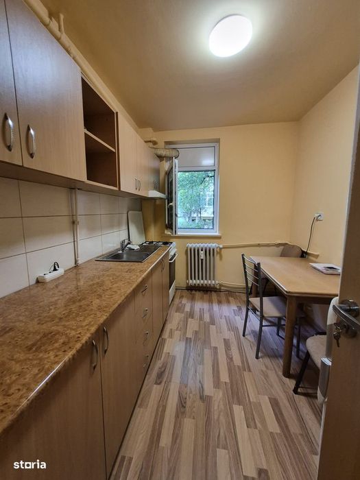 Apartament semidecomandat , parter, Calea Bucuresti-Piata de Flori