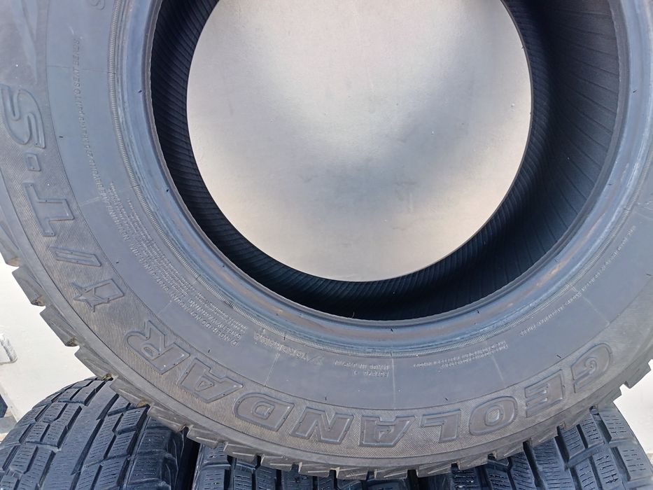 Продам комплект шин 265/65/R17