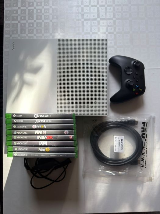 Consola Xbox One  S cu 1 maneta si 8 jocuri+ Hdmi.