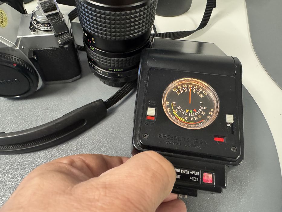 Canon AV-1  stare excelentă kit complet pentru pasionați de film