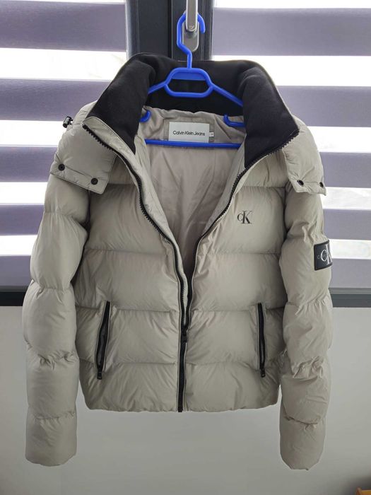 Geaca puf si pene Calvin Klein Jeans Essentials J30J323468 water proof