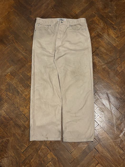 Baggy jeans.