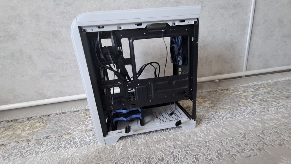 Продам корпус GameMax H601 White ТОРГ есть