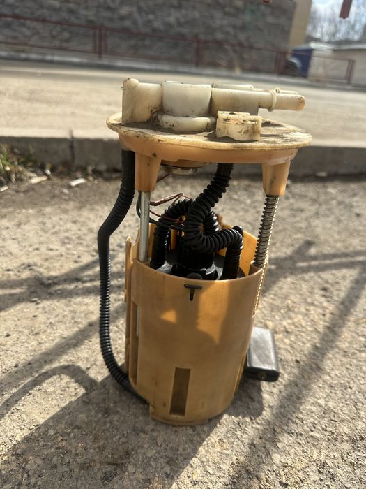 Бинзонасос на Avensis 2.0л.