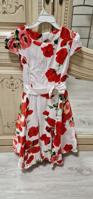 Нарядное платье для девочки 7.8лет