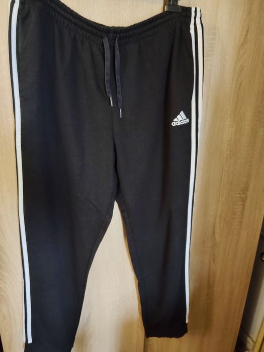 Vând pantaloni trening adidas 2xl  noi