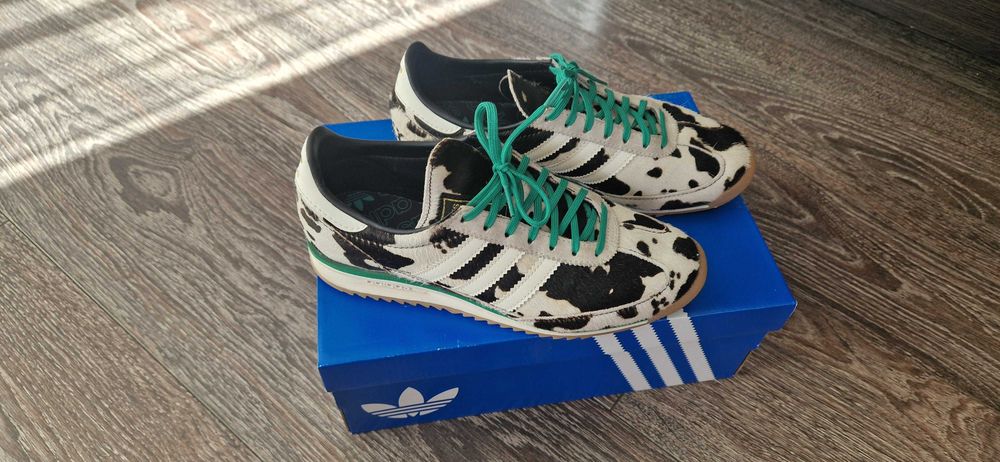 Дамски маратонки Adidas с косми