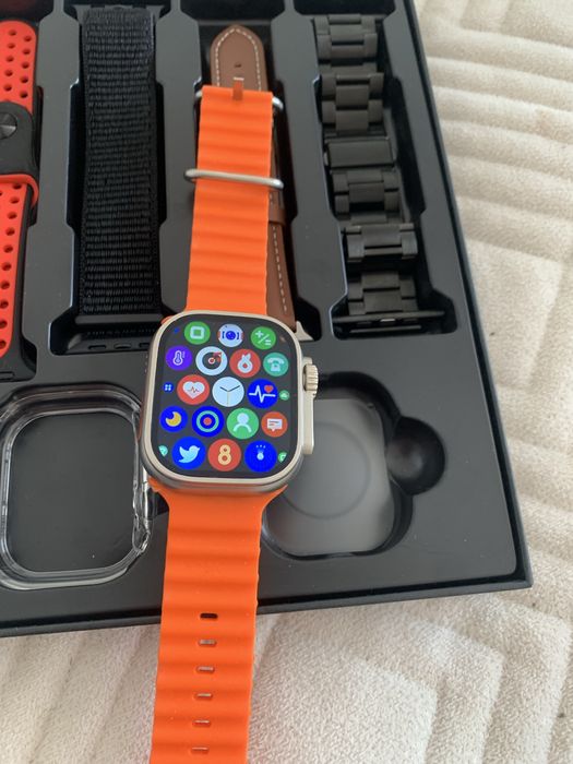 Электронные часы в хорошем состоянии