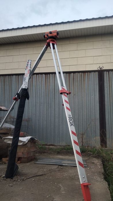 Нивелир оптический в комплекте