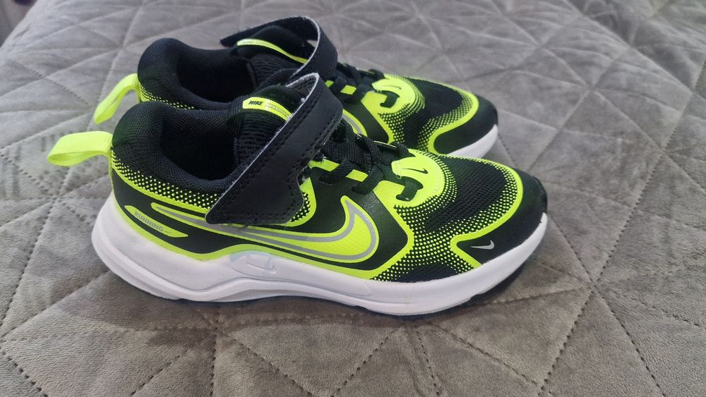 Маратонки  Nike .