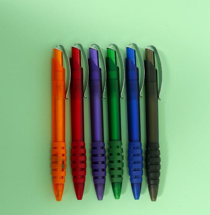 Химикали на едро и дребно 300 модела и цвята. Цена 0.20ст за бройка