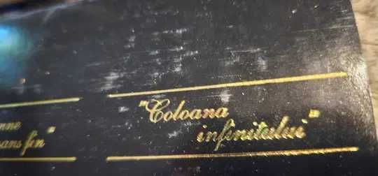 mini coloana infinitului din lemn Constatin Brancusi