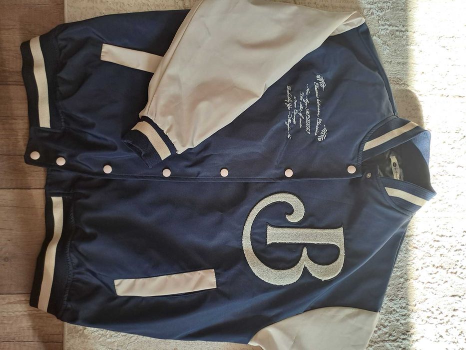 Бомбер новый продам