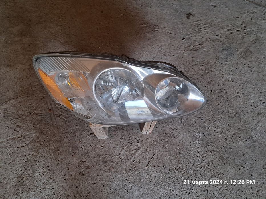 Передняя правая фара королла 2006