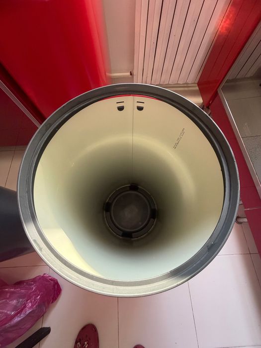Cos de gunoi Brabantia Touch 30 L roșu – design premium, modelul nou