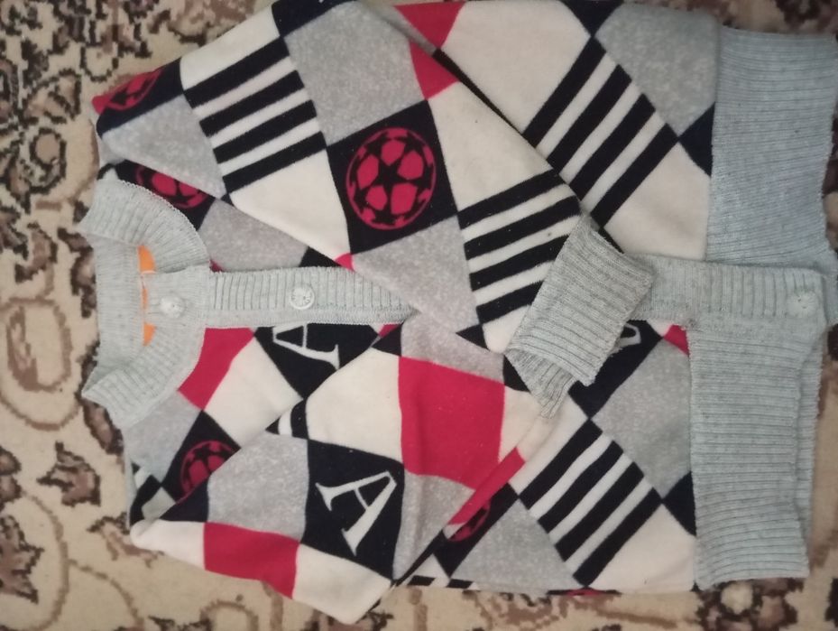 Bolalar kiyimlari sotiladi kiyilgan