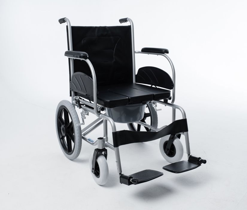 Инвалидная коляска с санитарным оснащением