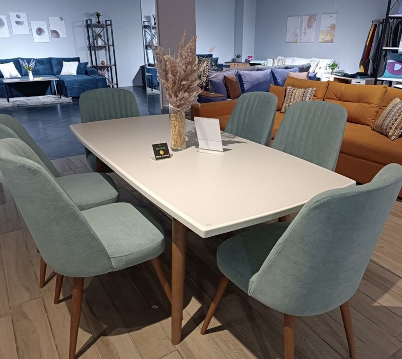 Комплект стол и мягкие стулья