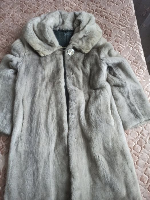 Продам шубу в серо голубом цвете