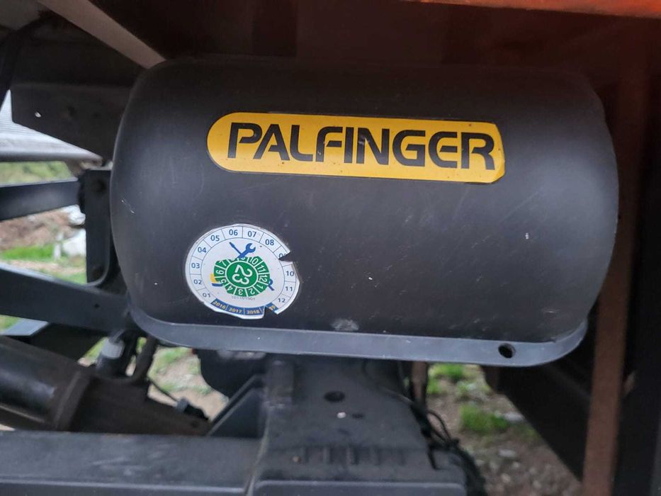 Vând lift hidraulic pentru csmion 7,5t și caroserie cu relată.