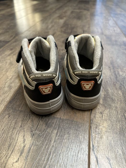 Детские кроссовки