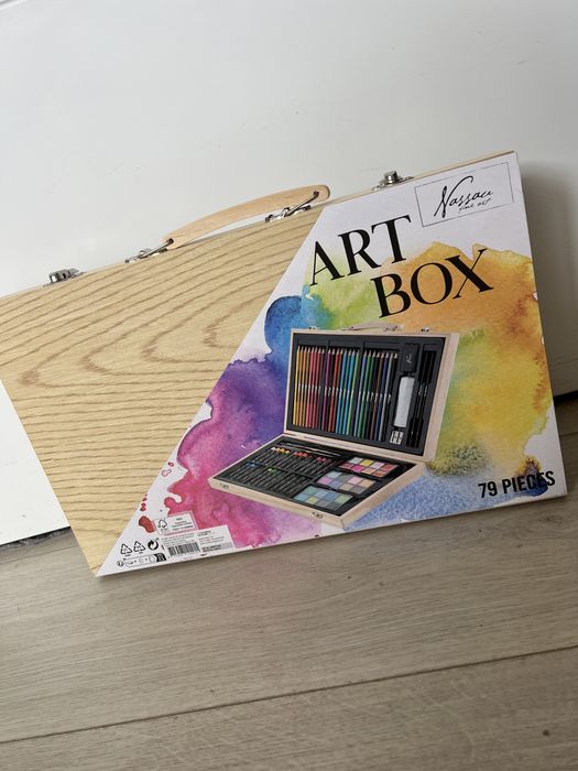 Комплект за рисуване и оцветяване в дървен куфар 79 части