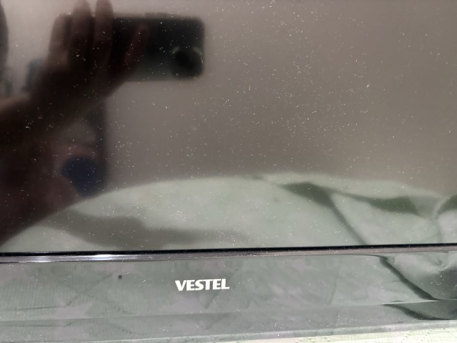 Продам телевизор диаганаль 100 работет .