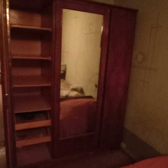 Шкаф трехстворчатый с зеркалом