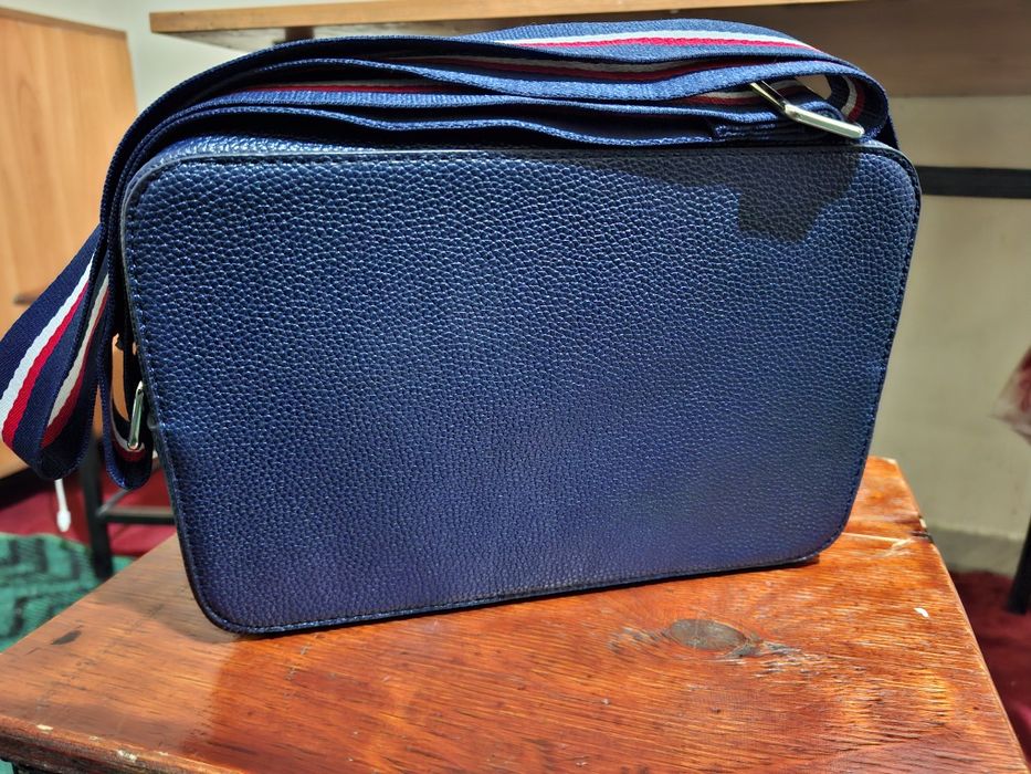 Продается Tommy Hilfiger срочно