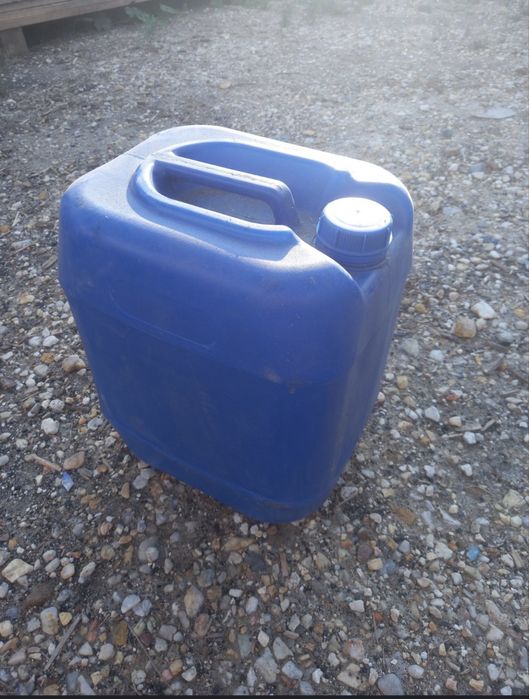 Продам пластиковые канистры