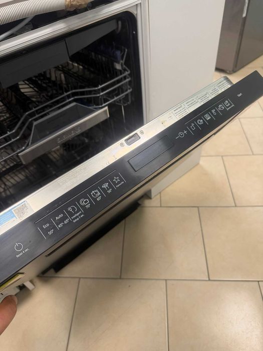 Съдомиялна машина Siemens SN15ZC80CS