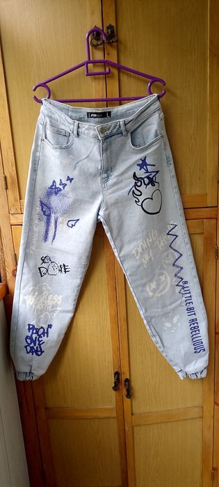 Джинсы - бананы.