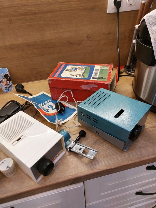 Два прожекционни апарата + филмчета