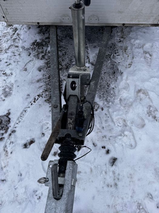 2 axe se conduce cu categoria B.E