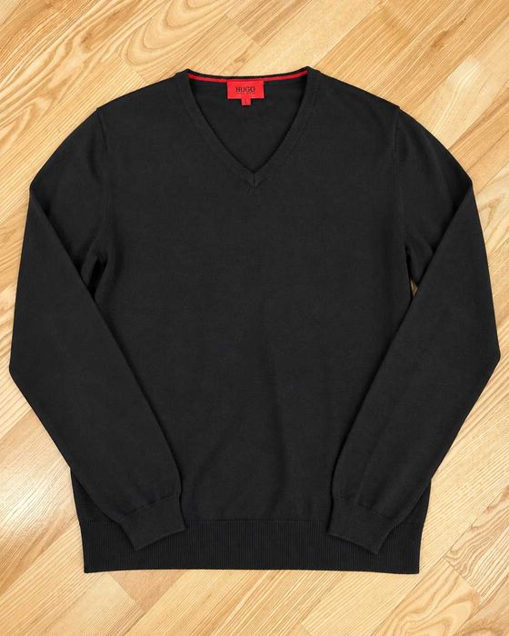Pulover HUGO Hugo Boss bărbați negru, 100% lână virgină, decolteu V, logo HUGO brodat pe mânecă, mărimea L