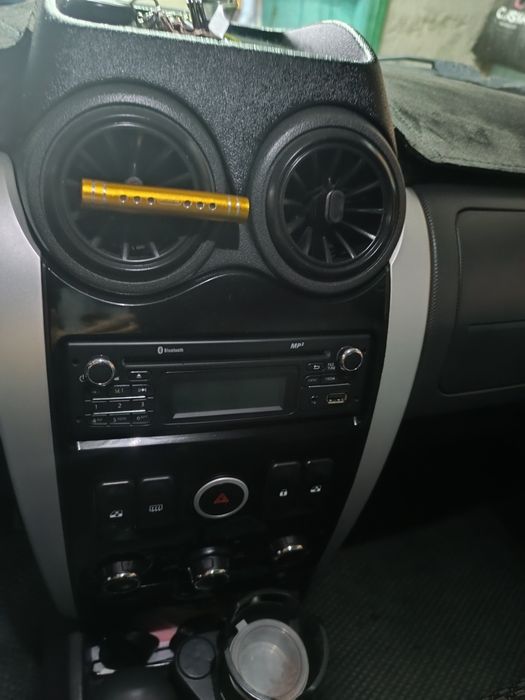 Автомобиль Lada Largys