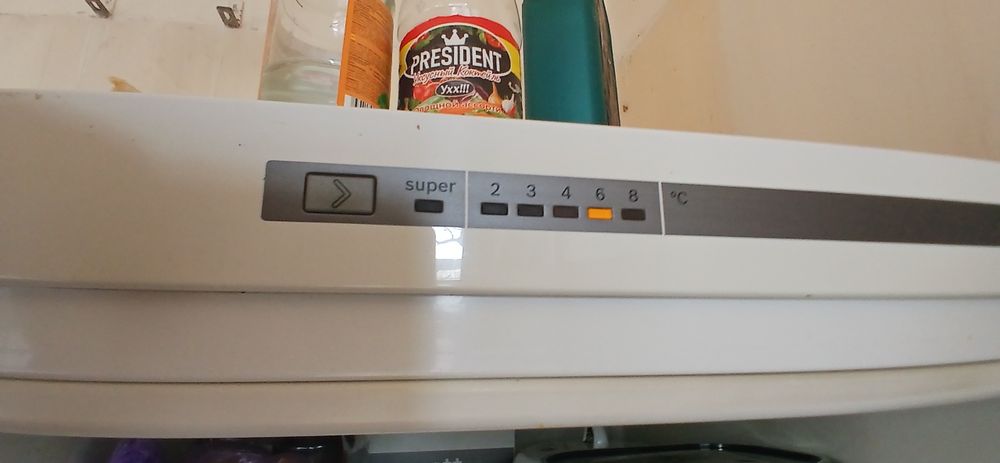 Холодильник Bosch оригинал, отличное состояние, тихий и экономичный