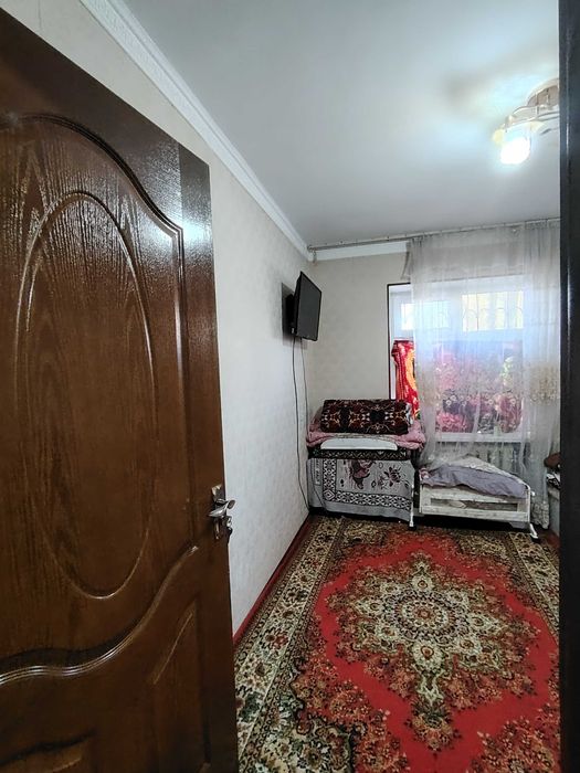 СРОЧНО 4 хонали 80м2 квартира 4/1/4 сотилади