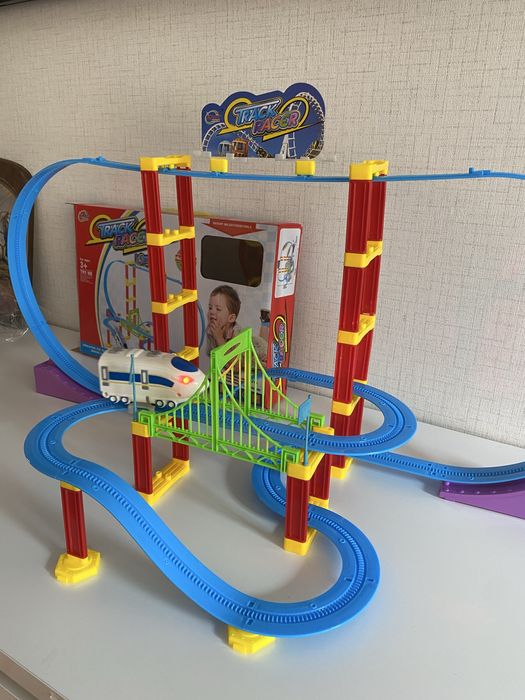 Локомотивче с 3D релсов път с лупинг, влак, релси, влакче